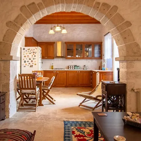 Appartamento Marvelous Stonehouse With Backyard And Fireplace In Cesme