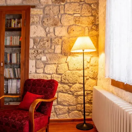 Apartment Marvelous Stonehouse With Backyard And Fireplace In Cesme *